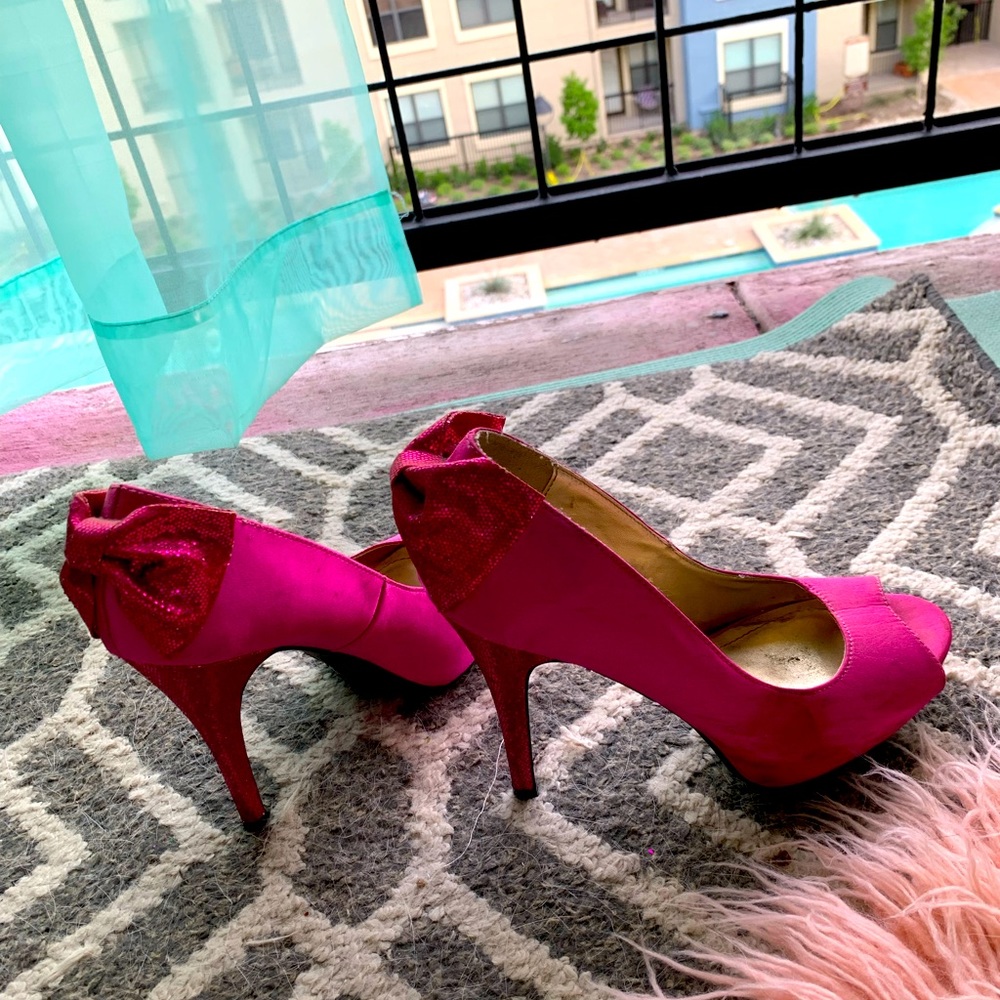 Steve Madden size 8 pink sparkly bow heels 🎀